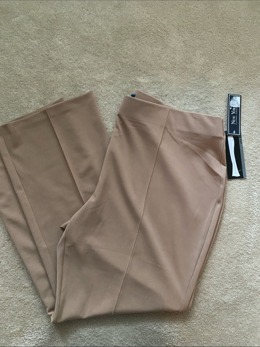 New York clothing company NWT bootcut pull on pants
